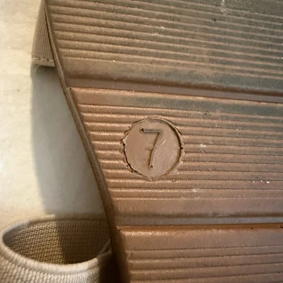 Set of Steve Madden Black and Tan Women's Sandals - Picture 9 of 9